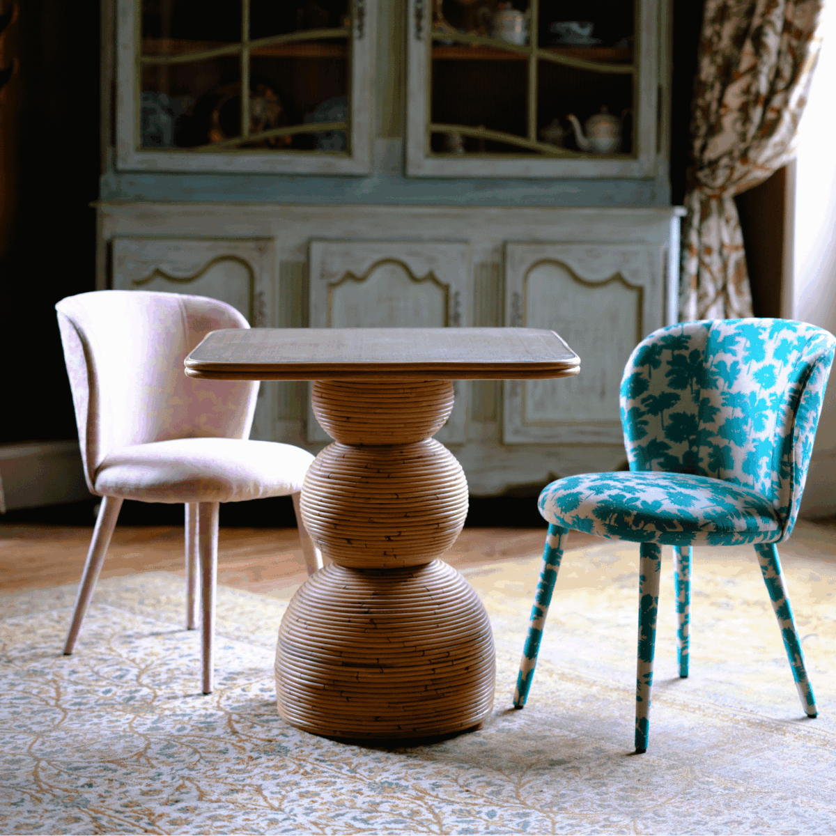 AMELIA TABLE