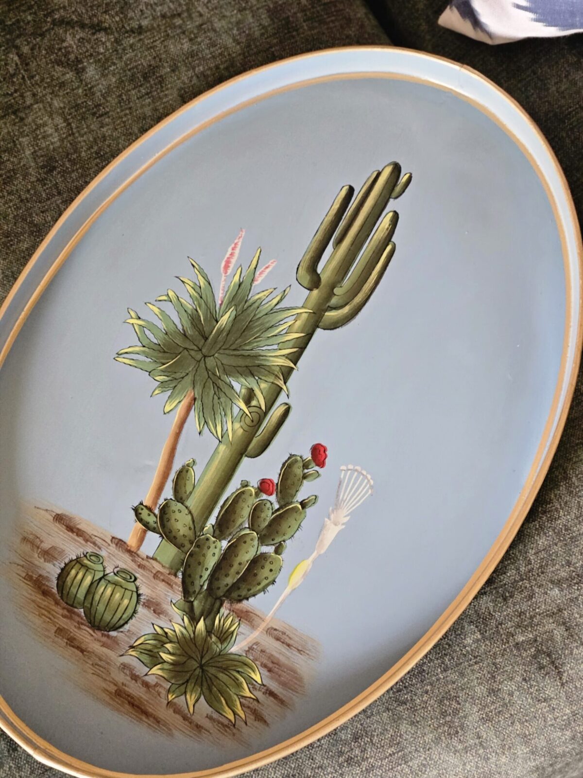 Hand-painted iron tray IT147